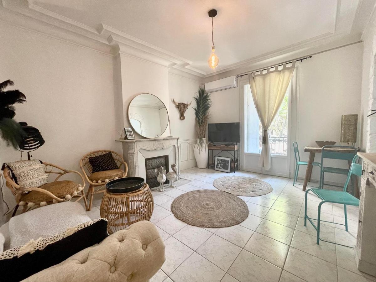 Spity Apartment Айга-Мортас Екстериор снимка